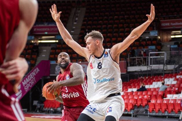 K Rivers 3 FC Bayern , Niklas Wimberg 8 Niners Chemnitz , FC Bayern Basketball vs Chemnitz Niners, easyCredit BBL, 09 01 2022 Muenchen Bayern Germany Copyright: xkolbert-press UlrichxGamelx