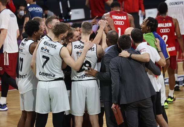 Chemnitz cheering after end of game basketball, FC Bayern Chemnitz, on 9 01 2022, Basketball Bundesliga, FC Bayern Munich Basketball Niners Chemnitz, season 2021 2022, in Munich, A U D I D O M E, Germany Source Copyright Credit Oryk HAIST xx