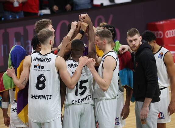 Chemnitz cheering after end of game basketball, FC Bayern Chemnitz, on 9 01 2022, Basketball Bundesliga, FC Bayern Munich Basketball Niners Chemnitz, season 2021 2022, in Munich, A U D I D O M E, Germany Source Copyright Credit Oryk HAIST xx