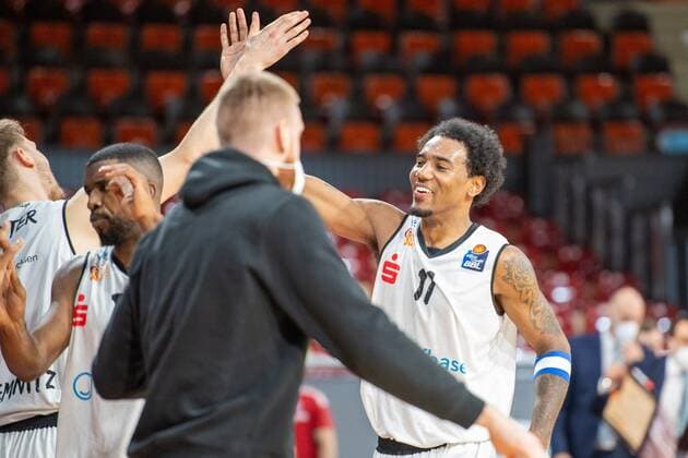 Isiaha Mike 11 Niners Chemnitz happy about the victory, FC Bayern Basketball vs Chemnitz Niners, easyCredit BBL, 09 01 2022 Muenchen Bayern Germany Copyright: xkolbert-press UlrichxGamelx