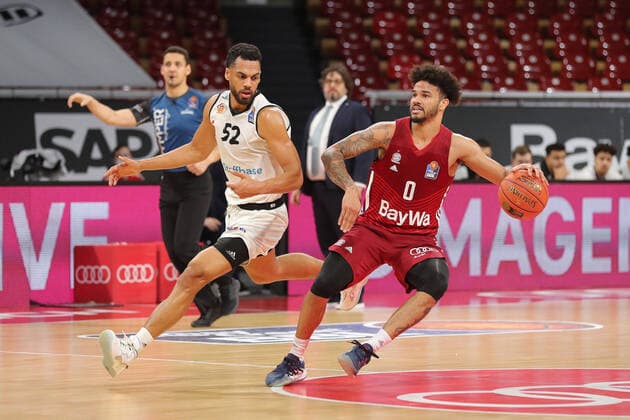 Duel between Trent Lockett NINERS Chemnitz, 52 and Nick Weiler Babb Bayern Basketball, 0 GER, FC Bayern Basketball vs NINERS Chemnitz, Basketball, 1 Bundesliga, Season 2021 2022, 09 01 2022, GER, FC Bayern Basketball vs NINERS Chemnitz, Basketball, 1 Bundesliga, Season 2021 2022, 09 01 2022 Muenchen Copyright: xEIBNER MarcelxEngelbrechtx EP_EER