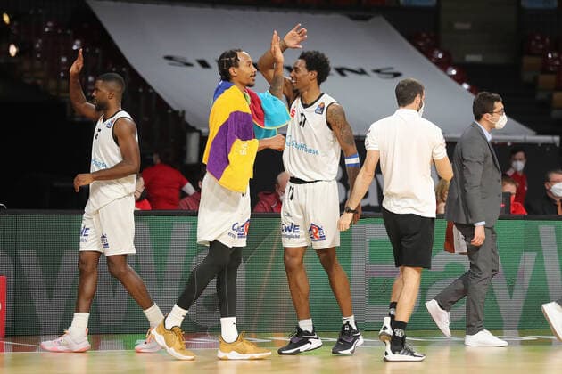 Darion Atkins NINERS Chemnitz, 44 and Isiaha Mike NINERS Chemnitz, 11 cheer victory GER, FC Bayern Basketball vs NINERS Chemnitz, basketball, 1 Bundesliga, 2021 2022 season, 09 01 2022, GER, FC Bayern Basketball vs NINERS Chemnitz, basketball, 1 Bundesliga, 2021 2022 season, 09 01 2022 Muenchen Copyright: xEIBNER MarcelxEngelbrechtx EP_EER
