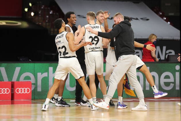 Chemnitz cheers victory against Bayern Basketball GER, FC Bayern Basketball vs NINERS Chemnitz, basketball, 1 Bundesliga, 2021 2022 season, 09 01 2022, GER, FC Bayern Basketball vs NINERS Chemnitz, basketball, 1 Bundesliga, 2021 2022 season, 09 01 2022 Muenchen Copyright: xEIBNER MarcelxEngelbrechtx EP_EER