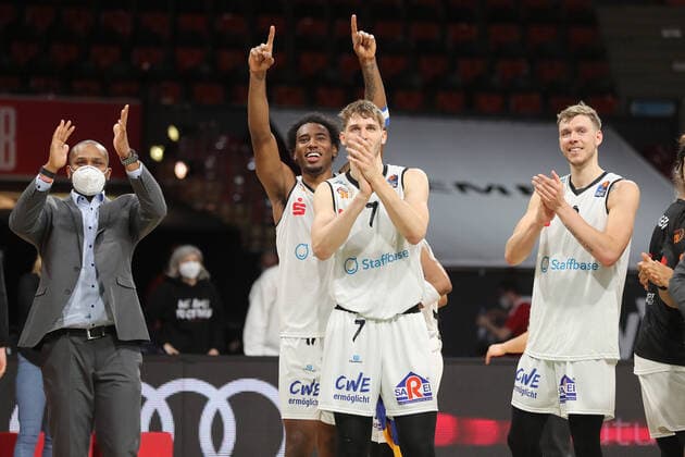 Chemnitz cheers victory GER, FC Bayern Basketball vs NINERS Chemnitz, basketball, 1 Bundesliga, 2021 2022 season, 09 01 2022, GER, FC Bayern Basketball vs NINERS Chemnitz, basketball, 1 Bundesliga, 2021 2022 season, 09 01 2022 Muenchen Copyright: xEIBNER MarcelxEngelbrechtx EP_EER