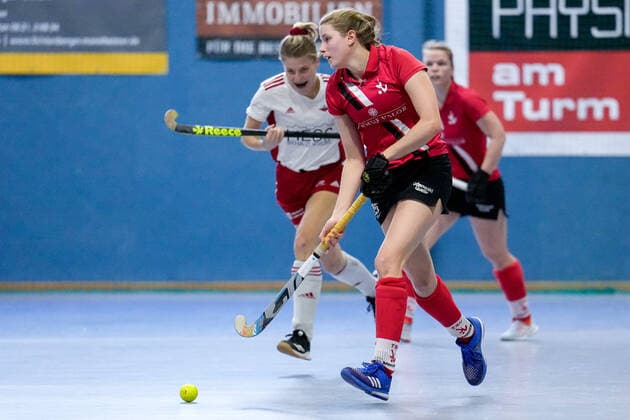 f li Lilli Lang BHTC, 71 , Lisa Schall TSVMH, 55 , action, game scene, 09 01 2022, Mannheim Germany , indoor field hockey, 1 Bundesliga Süd, women, TSV Mannheim Bietigheimer HTC xozx