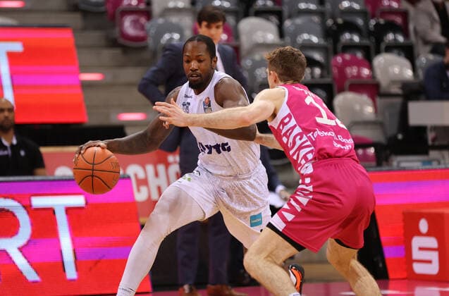 Bonn, Germany, 09 01 2022, Telekom Dome, basketball, BBL, 16 matchday, Telekom Baskets Bonn vs Hamburg Towers Zachary Brown Hamburg , Skyler Bowlin Bonn