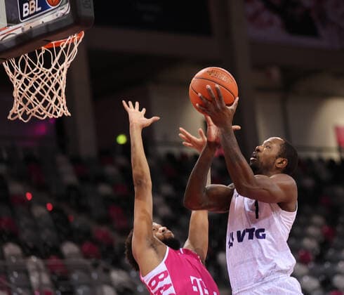 Bonn, Germany, 09 01 2022, Telekom Dome, basketball, BBL, 16 matchday, Telekom Baskets Bonn vs Hamburg Towers Zachary Brown Hamburg , Skyler Bowlin Bonn