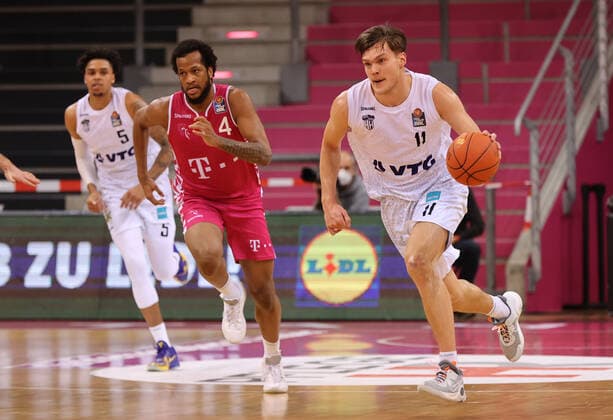 Bonn, Germany, 09 01 2022, Telekom Dome, Basketball, BBL, 16 Matchday, Telekom Baskets Bonn vs Hamburg Towers Justin Gorham Bonn , Maik Kotsar Hamburg