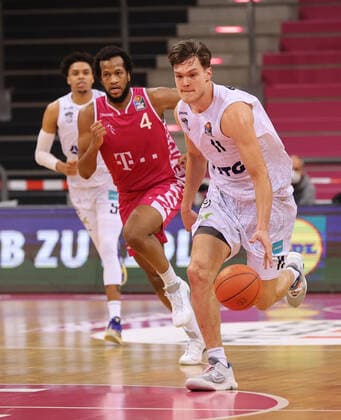 Bonn, Germany, 09 01 2022, Telekom Dome, Basketball, BBL, 16 Matchday, Telekom Baskets Bonn vs Hamburg Towers Justin Gorham Bonn , Maik Kotsar Hamburg