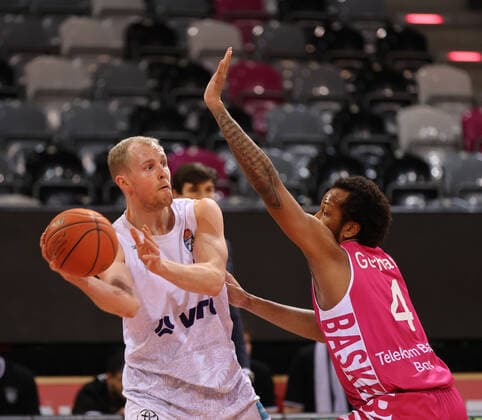 Bonn, Germany, 09 01 2022, Telekom Dome, basketball, BBL, 16 matchday, Telekom Baskets Bonn vs Hamburg Towers Seth Hinrichs Hamburg , Justin Gorham Bonn