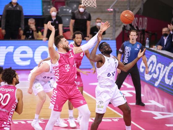 Leon Kratzer Telekom Baskets Bonn vs Eddy Edigin Hamburg Towers easyCredit BBL 1 Bundesliga , 2021 2022 season , Main round 16 matchday