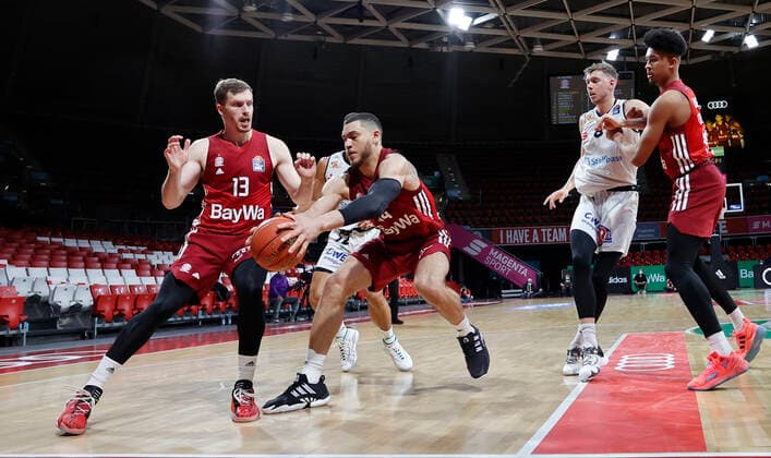 09 01 2022, BBL, FC Bayern Basketball vs Chemnitz Niners Basketball, sports, in picture Andreas Obst FCB Basketball , Trent Lockett Chemnitz Niners , Gavin Schilling FCB Basketball , Niklas Wimberg Chemnitz Niners , Jason George FCB Basketball