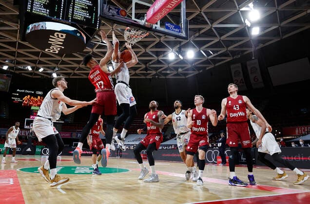 09 01 2022, BBL, FC Bayern Basketball vs Chemnitz Niners Basketball, sports, in picture Jonas Richter Chemnitz Niners , Jason George FCB Basketball , Niklas Wimberg Chemnitz Niners , Deshaun Thomas FCB Basketball , Trent Lockett Chemnitz Niners , Ognjen Jaramaz FCB Basketball , Leon Radosevic FCB Basketball Darion Atkins Chemnitz Niners