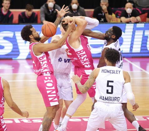 Justin Gorham, Leon Kratzer Telekom Baskets Bonn vs Hamburg Towers easyCredit BBL 1 Bundesliga , 2021 2022 season , Main round 16 matchday