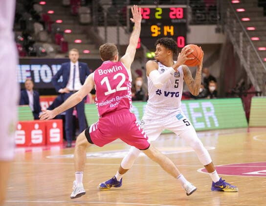 Skyler Bowlin Telekom Baskets Bonn vs Caleb Homesley Hamburg Towers easyCredit BBL 1 Bundesliga , 2021 2022 season , Main round 16 matchday