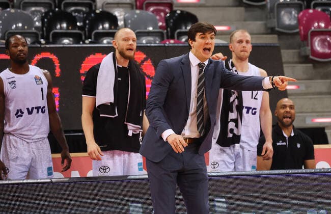 Hamburg coach Pedro Calles, Telekom Baskets Bonn vs Hamburg Towers, Basketball, 1 Easy Credit Bundesliga, Matchday 16, 09 01 2022, Telekom Baskets Bonn vs Hamburg Towers, Basketball, 1 Easy Credit Bundesliga, Matchday 16, 09 01 2022, Photo EIBNER Joerg Niebergall Bonn Copyright: xJoergxNiebergall Eibner-Pressefox EP_JNL