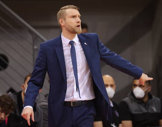 Bonns Coach Ilssalo Toumas, Telekom Baskets Bonn vs Hamburg Towers, Basketball, 1 Easy Credit Bundesliga, 16 Spieltag, 09 01 2022, Telekom Baskets Bonn vs Hamburg Towers, Basketball, 1 Easy Credit Bundesliga, 16 Spieltag, 09 01 2022, Photo EIBNER Joerg Niebergall Bonn Copyright: xJoergxNiebergall Eibner-Pressefox EP_JNL