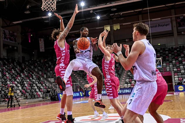 easyCredit BBL, Telekom Baskets Bonn vs Hamburg Towers, 09 01 2022 Zachary Brown Hamburg Towers 1 , easyCredit BBL, Telekom Baskets Bonn vs Hamburg Towers on 09 01 2022 at the Telekom Dome Bonn, Bonn North Rhine Westphalia Copyright: xBEAUTIFULxSPORTS Mueller-Laschetx