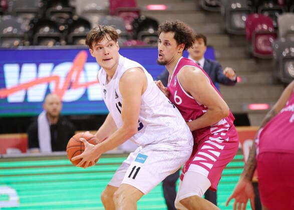 Michael Kessens Telekom Baskets Bonn vs Maik Kotsar Hamburg Towers easyCredit BBL 1 Bundesliga , 2021 2022 season , Main round 16 matchday