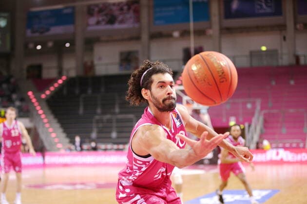 Jeremy Morgan Telekom Baskets Bonn vs Hamburg Towers , Serie easyCredit BBL 1 Bundesliga , Saison 2021 2022 , Hauptrunde 16 Spieltag
