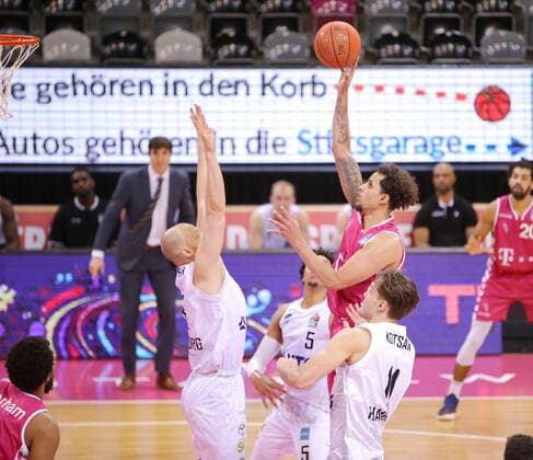 Michael Kessens Telekom Baskets Bonn vs Hamburg Towers easyCredit BBL 1 Bundesliga , 2021 2022 season , main round 16 matchday