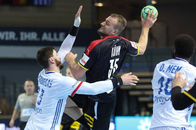 Germany France, test match Julius Kühn Germany, 35 against Ludovic Fabregas France, 23 Handball international match between Germany and France on 9 January 2022 in Wetzlar , Wetzlar Hesse Germany Rittal Arena