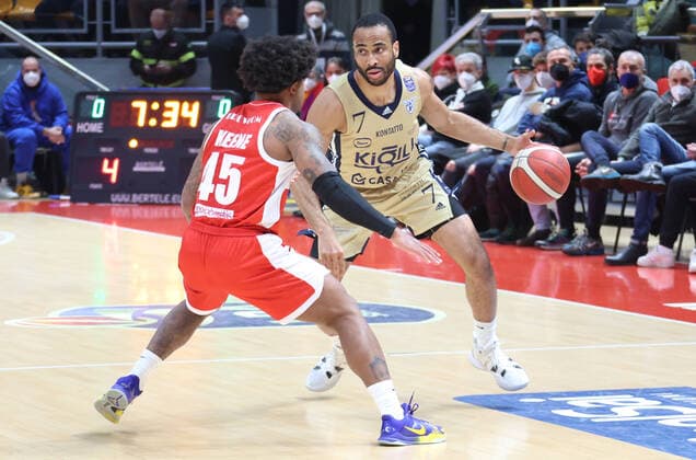 Durham Jabril (Fortitudo Kigili Bologna) (R) thwarted by Marcus Keene (Openjobmetis Pallacanestro Varese) during the series A1 italian LBA basketball championship match Kigili Fortitudo Bologna Vs. Openjobmetis Varese at the Paladozza sports palace - Bologna, January 2022  Copyright: xMichelexNuccix xIPAx xx 0