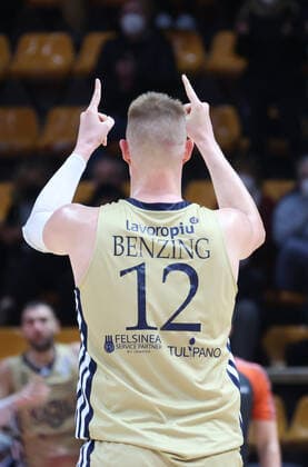 Robin Benzing (Fortitudo Kigili Bologna) during the series A1 italian LBA basketball championship match Kigili Fortitudo Bologna Vs. Openjobmetis Varese at the Paladozza sports palace - Bologna, January 2022  Copyright: xMichelexNuccix xIPAx xx 0