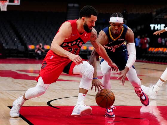 January 9, 2022, Toronto, ON, Canada: Toronto Raptors guard Fred VanVleet (23) andNew Orleans Pelicans guard Devonte Graham (4) battle for the ball during second half NBA, Basketball Herren, USA basketball action in Toronto on Sunday, January 9, 2022. Canada News - January 9, 2022  - ZUMAc35_ 20220109_zaf_c35_037 Copyright: xFrankxGunnx