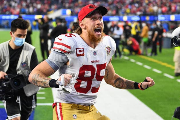Bilder des Jahres 2022, Sport 01 Januar Sport Themen der Woche KW01 Sport Bilder des Tages INGLEWOOD, CA - JANUARY 09: San Francisco 49ers Tight End George Kittle (85) celebrates after the NFL, American Football Herren, USA game between the San Francisco 49ers and the Los Angeles Rams on January 9, 2022, at SoFi Stadium in Inglewood, CA. (Photo by Brian Rothmuller Icon Sportswire) NFL: JAN 09 49ers at Rams Icon220109016