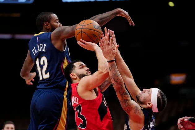 January 9, 2022, Toronto, ON, Canada: Toronto Raptors guard Fred VanVleet (23) shoots over New Orleans Pelicans guard Nickeil Alexander-Walker (6) as New Orleans Pelicans Gary Clark (12) tries to block from the back during second half NBA, Basketball Herren, USA basketball action in Toronto on Sunday, January 9, 2022. Canada News - January 9, 2022  - ZUMAc35_ 20220109_zaf_c35_042 Copyright: xFrankxGunnx