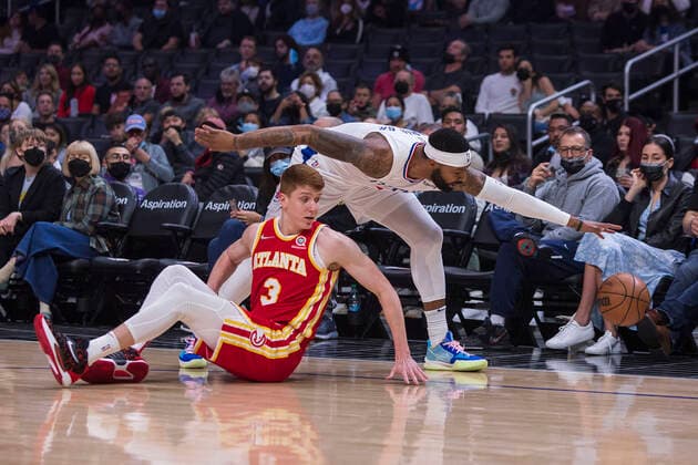 January 9, 2022, Los Angeles, California, USA: Kevin Huerter 3 of the Atlanta Hawks slips while Marcus Morris 8 of the Los Angeles Clippers reaches for the ball during their NBA, Basketball Herren, USA game on Sunday January 9, 2022 at Crypto.com Arena in Los Angeles, California. Clippers defeat Hawks, 106-93. ARIANA RUIZ PI Los Angeles USA - ZUMAp124 20220109_zaa_p124_003 Copyright: xArianaxRuizx