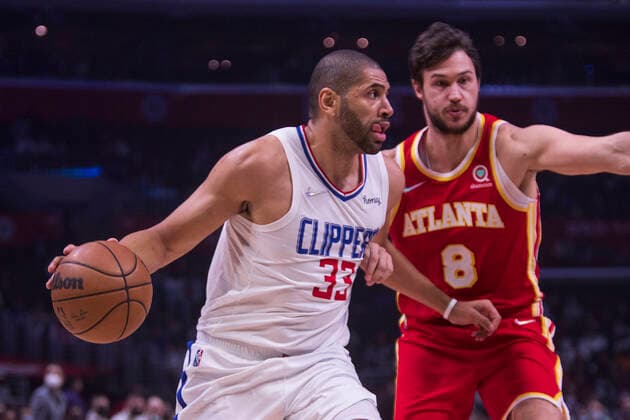 January 9, 2022, Los Angeles, California, USA: Nicolas Batum 33 of the Los Angeles Clippers heads towards the basket as Danilo Gallinari 8 the Atlanta Hawks puts on the pressure during their NBA, Basketball Herren, USA game on Sunday January 9, 2022 at Crypto.com Arena in Los Angeles, California. Clippers defeat Hawks, 106-93. ARIANA RUIZ PI Los Angeles USA - ZUMAp124 20220109_zaa_p124_005 Copyright: xArianaxRuizx