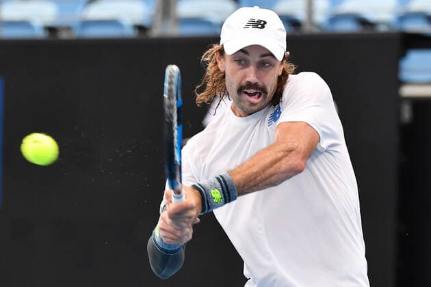 SYDNEY TENNIS CLASSIC, Jordan Thompson of Australia in action during his match against Marcos Giron of the USA on Day 1 of the Sydney Tennis Classic at Sydney Olympic Park in Sydney, Monday, January 10, 2022. ( NO ARCHIVING, EDITORIAL USE ONLY, NO USE IN BOOKS WITHOUT CONSENT SYDNEY NSW AUSTRALIA  Copyright: xDEANxLEWINSx 20220110001612244294
