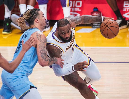 January 9, 2022, Los Angeles, California, USA: LeBron James 6 of the Los Angeles Lakers is defended by Brandon Clarke 15 of the Memphis Grizzlies during their NBA, Basketball Herren, USA game on Sunday January 9, 2022 at Crypto.com Arena in Los Angeles, California. PI Los Angeles USA - ZUMAp124 20220109_zaa_p124_041 Copyright: xJAVIERxROJASx