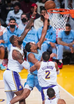 January 9, 2022, Los Angeles, California, USA: LeBron James 6 of the Los Angeles Lakers tries to block a shot by DeAnthony Melton 0 of the Memphis Grizzlies during their NBA, Basketball Herren, USA game on Sunday January 9, 2022 at Crypto.com Arena in Los Angeles, California. PI Los Angeles USA - ZUMAp124 20220109_zaa_p124_045 Copyright: xJAVIERxROJASx