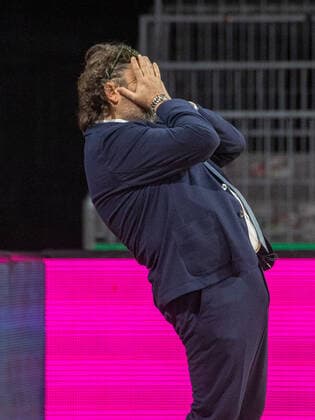 Stunned Bayern Head Coach Andrea TRINCHIERI Basketball, FC Bayern Chemnitz, on 9 01 2022, Basketball Bundesliga, FC Bayern Munich Basketball Niners Chemnitz, season 2021 2022, in Munich, A U D I D O M E, Germany Source Copyright Credit Oryk HAIST xx