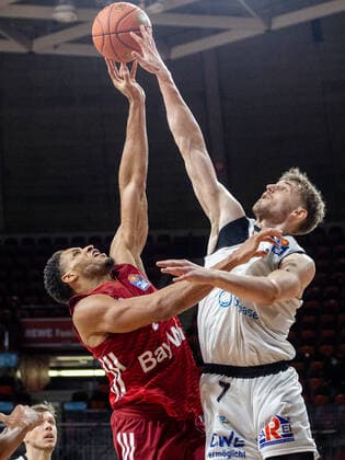 Bavarias 21 Augustine RUBIT vs Chemnitz 7 RICHTER Basketball, FC Bayern Chemnitz, on 9 01 2022, Basketball Bundesliga, FC Bayern Munich Basketball Niners Chemnitz, 2021 2022 season, in Munich, A U D I D O M E, Germany Source Copyright Credit Oryk HAIST xx