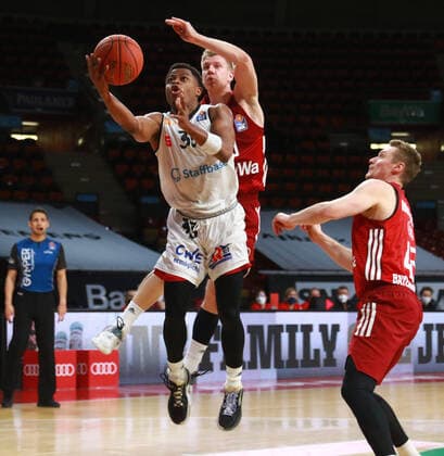 10 Ognjen Jaramaz, 43 Leon Radosevic, re FCBB vs 33 Eric Washington Niners Chemnitz Basketball BBL FC Bayern Munich Niners Chemnitz at Audi Dome on 09 01 2021 PHOTO Mladen Lackovic LakoPress