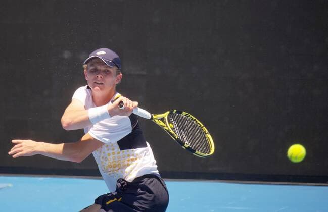 TENNIS AUSTRALIAN OPEN QUALIFIER, Jesper de Jong of Holland hits a forehand against Akira Santillan of Australia during their Australian Open Qualifying match at Kia Arena in Melbourne Park, Melbourne, Tuesday, January 11, 2022. ( NO ARCHIVING, EDITORIAL USE ONLY, NO USE IN BOOKS WITHOUT CONSENT Melbourne VIC AUSTRALIA  Copyright: xLUISxASCUIx 20220111001612467966