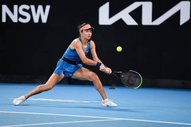 SYDNEY, AUSTRALIA - JANUARY 11: Emma Raducanu of Great Britain plays a backhand during the Sydney Classic Tennis match between Emma Raducanu of Great Britain and Elena Rybakina of Kazakhstan at Ken Rosewall Arena on January 11, 2022 in Sydney, Australia. (Photo by Steven Markham Icon Sportswire) TENNIS: JAN 11 Sydney Classic Icon2201110088