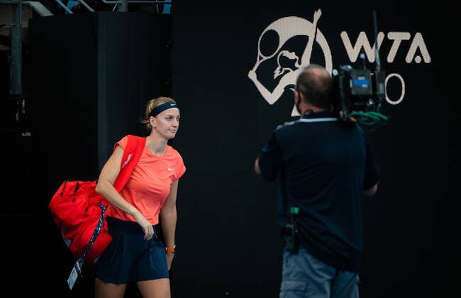 January 10, 2022, SYDNEY, AUSTRALIA: Petra Kvitova of the Czech Republic in action during the first round of the 2022 Sydney Tennis Classic WTA, Tennis Damen 500 tennis tournament against Arantxa Rus of the Netherlands SYDNEY AUSTRALIA - ZUMAa181 20220110_zaa_a181_021 Copyright: xRobxPrangex