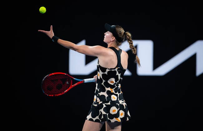 January 11, 2022, SYDNEY, AUSTRALIA: Elena Rybakina of Kazakhstan in action during the first round at the 2022 Sydney Tennis Classic WTA, Tennis Damen 500 tennis tournament against Emma Raducanu of Great Britain SYDNEY AUSTRALIA - ZUMAa181 20220111_zaa_a181_140 Copyright: xRobxPrangex