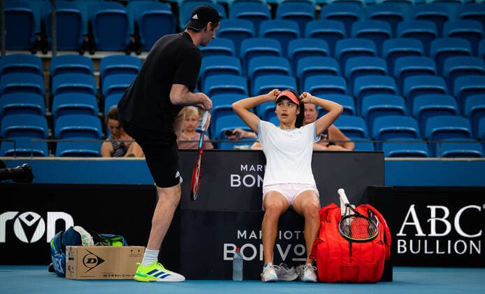 January 11, 2022, SYDNEY, AUSTRALIA: Emma Raducanu of Great Britain with coach Torben Beltz during practice at the 2022 Sydney Tennis Classic WTA, Tennis Damen 500 tennis tournament SYDNEY AUSTRALIA - ZUMAa181 20220111_zaa_a181_102 Copyright: xRobxPrangex