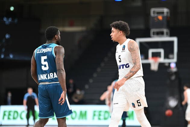 Basketball I Men I 2021 2022 Season I EuroCup I Group A I Hamburg Towers Turk Telekom Ankara I 11 01 2022 Anthony Clemmons 5, Turk Telekom Ankara guard Caleb Homesley 5, Hamburg Towers Hamburg Wilhelmsburg edel optics de Arena Hamburg Germany Copyright: xLobeca Schlikisx