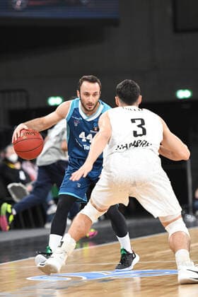 Basketball I Men I Season 2021 2022 I Eurocup I Matchday 9 I Hamburg Towers TURK TELEKOM ANKARA I 11 01 2022 Can Ogut 44, TURK TELEKOM ANKARA vs Maximilian DiLeo 3, Shooting Guard, Hamburg Towers Hamburg edel optics de Arena Hamburg Germany Copyright: xLobeca Hannigx