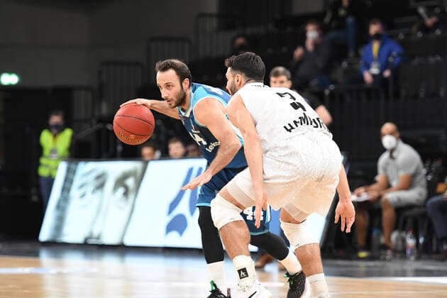 Basketball I Men I Season 2021 2022 I Eurocup I Matchday 9 I Hamburg Towers TURK TELEKOM ANKARA I 11 01 2022 Can Ogut 44, TURK TELEKOM ANKARA vs Maximilian DiLeo 3, Shooting Guard, Hamburg Towers Hamburg edel optics de Arena Hamburg Germany Copyright: xLobeca Hannigx