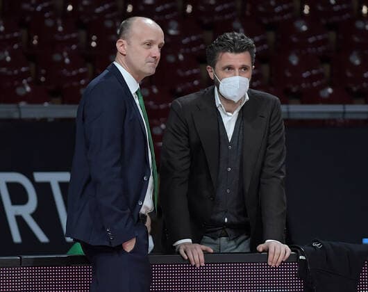 11 01 2022, xemx, Basketball Euroleague, FC Bayern Muenchen Zalgiris Kaunas emspor, v l head coach Jure Zdovc Zalgiris Kaunas , managing director Marco Pesic FC Bayern Basketball Muenchen