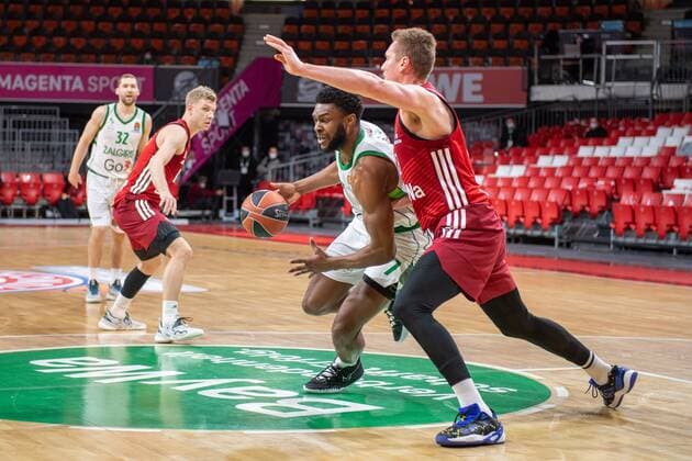 Josh Nebo 7 Zalgiris Kaunas , Leon Radosevic 43 FC Bayern , FC Bayern Basketball vs Zalgiris Kaunas, Euroleague, 11 01 2022 Munich Bavaria Germany Copyright: xkolbert-press UlrichxGamelx