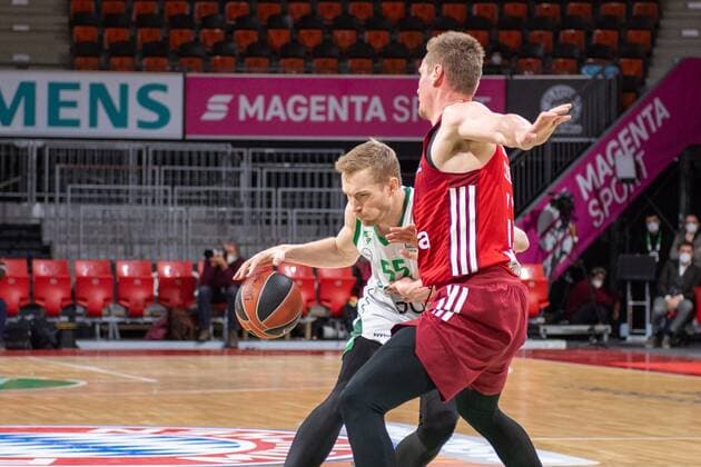 Niels Giffey 55 Zalgiris Kaunas , Leon Radosevic 43 FC Bayern , FC Bayern Basketball vs Zalgiris Kaunas, Euroleague, 11 01 2022 Munich Bavaria Germany Copyright: xkolbert-press UlrichxGamelx